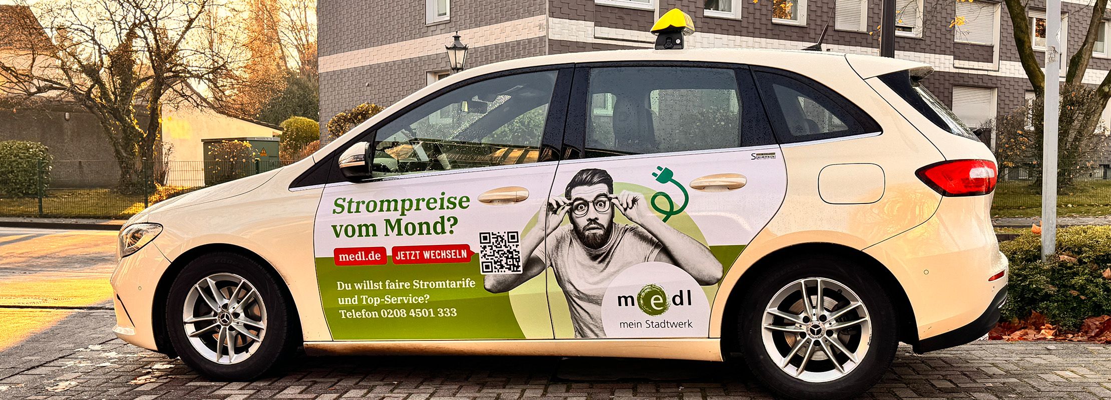 Taxiaußenwerbung (Door-Cover) – gebrandetes Taxi im Stadtverkehr